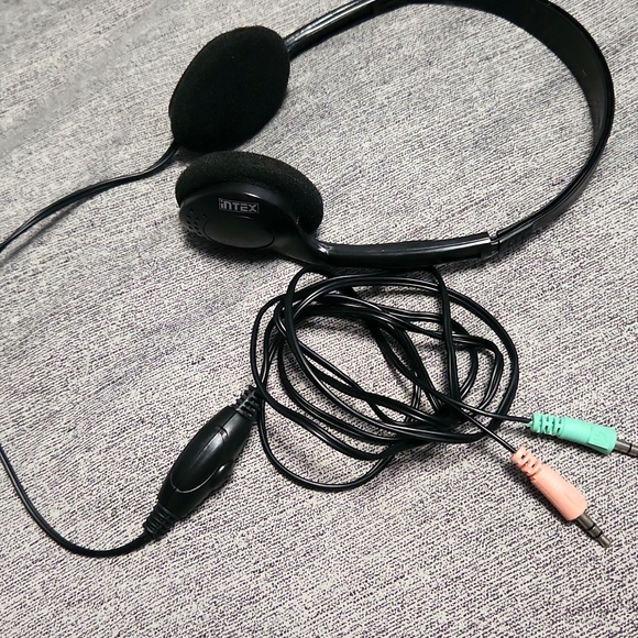 3/ $20  Headset - Picture 1 of 3
